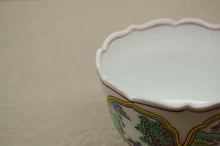 画像をギャラリービューアに読み込む, 京焼・清水焼 叶松谷 色絵金彩間取山水小鉢