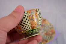 Load image into Gallery viewer, 京焼・清水焼 空女(小野多美枝) 華薩摩楕円碗皿