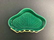 画像をギャラリービューアに読み込む, 京焼・清水焼 今橋炭渓(炭渓窯) 青交趾彫松向皿(小)