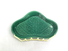 画像をギャラリービューアに読み込む, 京焼・清水焼 今橋炭渓(炭渓窯) 青交趾彫松向皿(小)