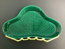 Load image into Gallery viewer, 京焼・清水焼 今橋炭渓(炭渓窯) 青交趾彫松向皿(大)
