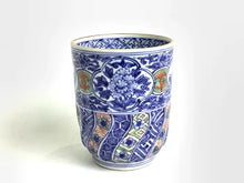 画像をギャラリービューアに読み込む, 京焼・清水焼 加藤雲泉(雲泉窯) 色絵間取牡丹山水捻湯呑