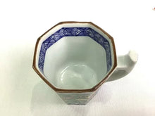 Load image into Gallery viewer, 京焼・清水焼 加藤雲泉(雲泉窯) 青彩花文八角マグカップ