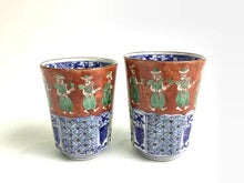 Load image into Gallery viewer, 京焼・清水焼 加藤雲泉(雲泉窯) 赤地蘭人小紋組湯呑