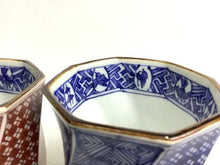 Load image into Gallery viewer, 京焼・清水焼 加藤雲泉(雲泉窯) 染赤小紋捻八角組湯呑