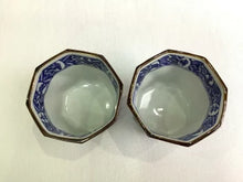 Load image into Gallery viewer, 京焼・清水焼 加藤雲泉(雲泉窯) 染赤小紋捻八角組湯呑