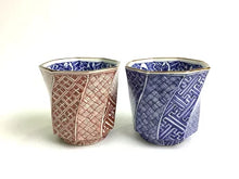 Load image into Gallery viewer, 京焼・清水焼 加藤雲泉(雲泉窯) 染赤小紋捻八角組湯呑