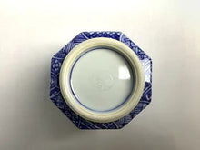 Load image into Gallery viewer, 京焼・清水焼 加藤雲泉(雲泉窯) 染赤小紋捻八角組湯呑