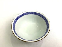 Load image into Gallery viewer, 京焼・清水焼 加藤雲泉(雲泉窯) 青黄彩花菱飯碗