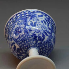 画像をギャラリービューアに読み込む, 京焼・清水焼 加藤雲泉(雲泉窯) 盃 染付草花馬上杯