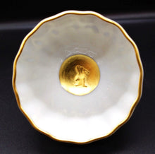 画像をギャラリービューアに読み込む, 九谷焼　仲田錦玉　白金盛白粒ぶどうしのぎぐい呑
