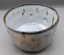 Load image into Gallery viewer, 京焼・清水焼 白かいらぎ抹茶碗
