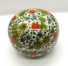 Load image into Gallery viewer, 香仁　ヤマボウシと苔の香合
