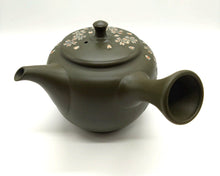 Load image into Gallery viewer, Tokoname ware Shunen teapot (leaves)
