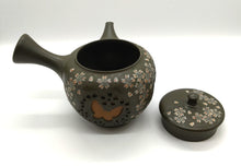 Load image into Gallery viewer, Tokoname ware Shunen teapot (leaves)
