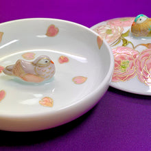 Load image into Gallery viewer, 有田焼　香仁　八重桜とオシドリのボンボニエール
