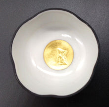 画像をギャラリービューアに読み込む, 九谷焼　仲田錦玉　盛金青粒宝相華梅型小盃
