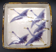 Load image into Gallery viewer, 京焼・清水焼　野口繁次　粉引釉彩四方箱皿　群鶴
