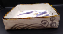 Load image into Gallery viewer, 京焼・清水焼　野口繁次　粉引釉彩四方箱皿　群鶴
