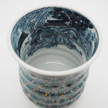 Load image into Gallery viewer, 京焼・清水焼 村田幸之介(六齋窯) 山水松紋マグカップ
